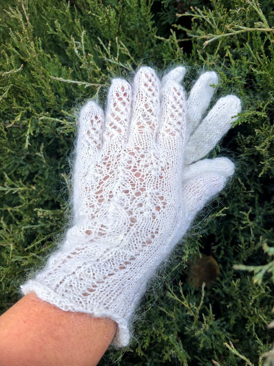 белые ажурные перчатки